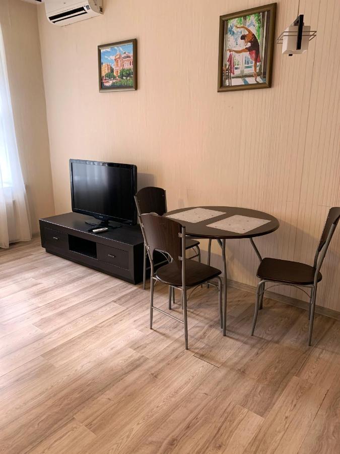 Excellent Apartment In The Center Of Odessa Екстериор снимка